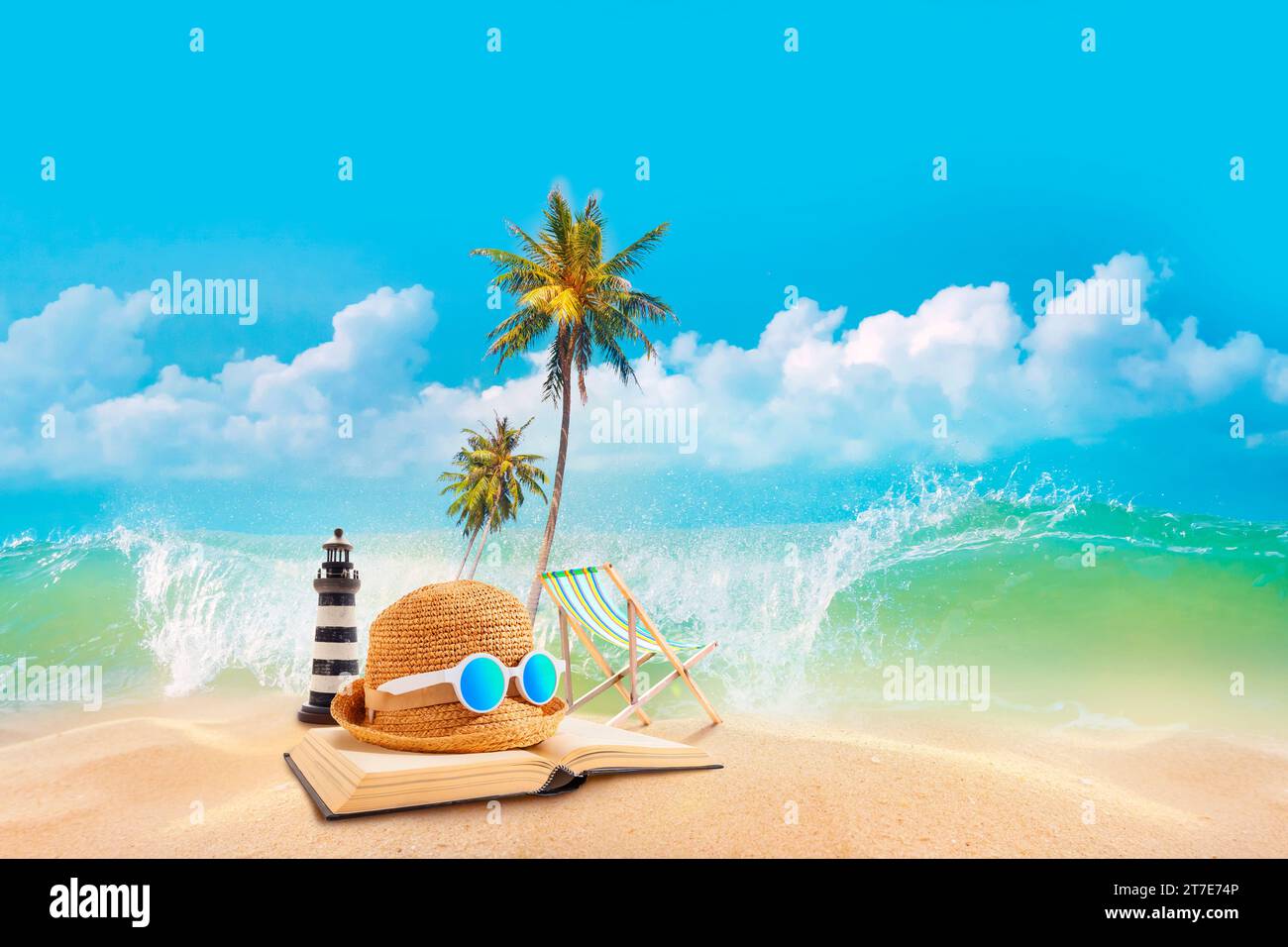 Sommerurlaub am Strand, Lesen, Surfen und Feiern am Meer. Stockfoto