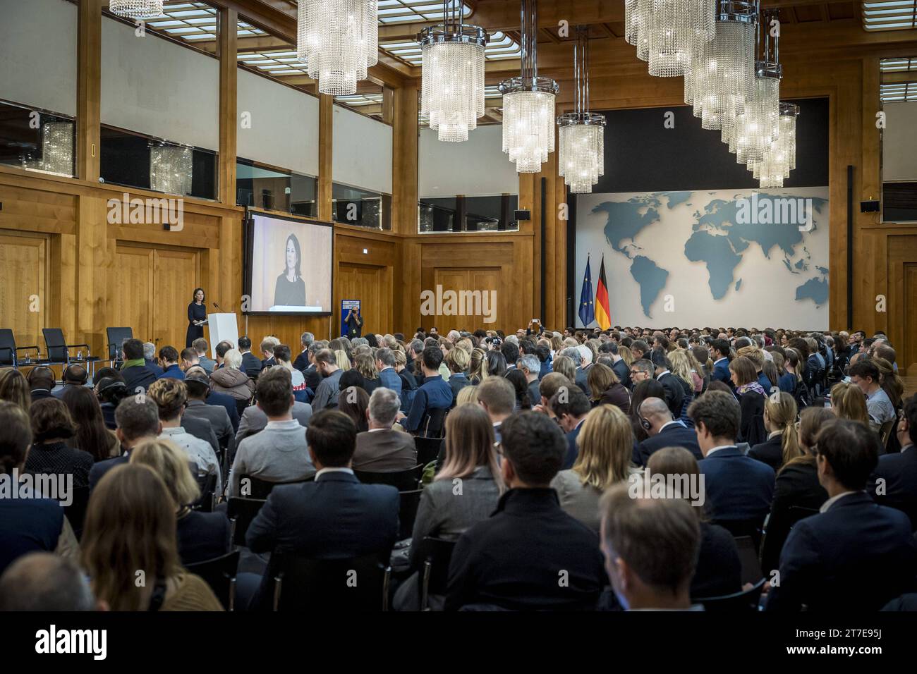 cop28-briefing-im-weltsaal-des-auswaertigen-amts-mit-annalena-baerbock