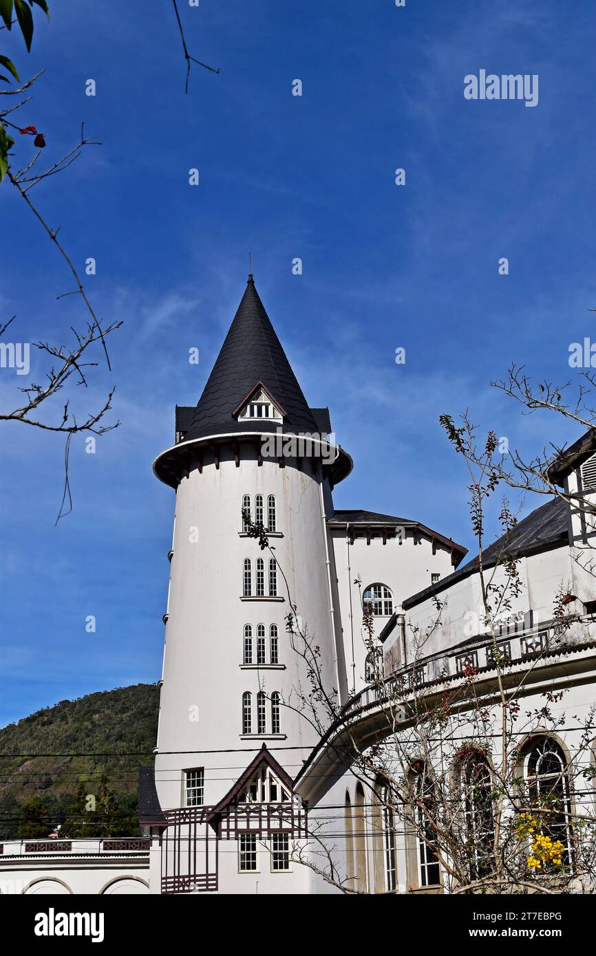 PETROPOLIS, RIO DE JANEIRO, BRASILIEN - 27. Mai 2023: Turm des Quitandinha-Palastes Stockfoto