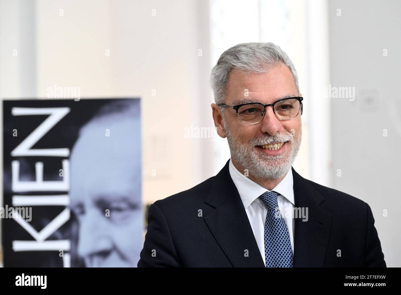 Rom, Italien. November 2023. Federico Mollicone während der Pressevorschau der Ausstellung TOLKIEN. Mann, Professor, Autor, 15. November 2023, in der National Gallery of Modern and Contemporary Art, Rom, Italien. (Foto: Domenico Cippitelli/NurPhoto) Credit: NurPhoto SRL/Alamy Live News Stockfoto