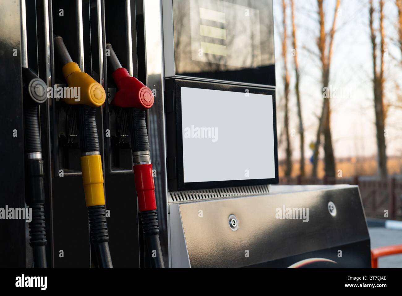 Self-Service-Tankstelle mit Touchscreen. Stockfoto