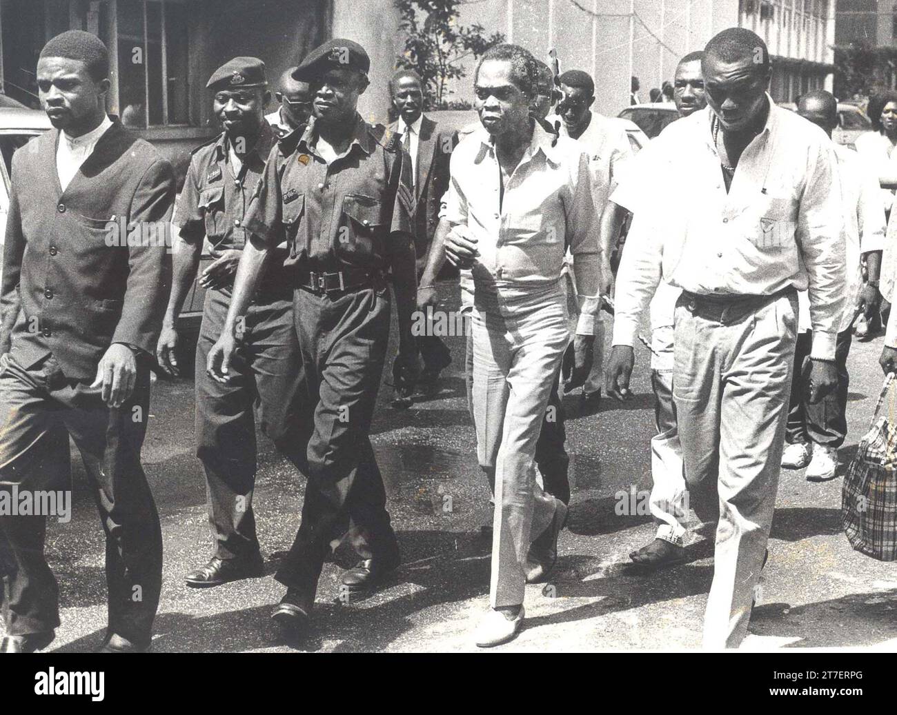 Fela Aníkúlápó Kútì, auch bekannt als Abàmì Ẹ̀dá, war eine nigerianische Musikerin, Bandleader, Komponistin, politische Aktivistin und Panafrikanistin. Er gilt als King of Afrobeat, ein nigerianisches Musikgenre, das westafrikanische Musik mit amerikanischem Funk und Jazz verbindet. Auf dem Höhepunkt seiner Popularität wurde er als einer der „herausforderndsten und charismatischsten Musikkünstler Afrikas“ bezeichnet. Stockfoto