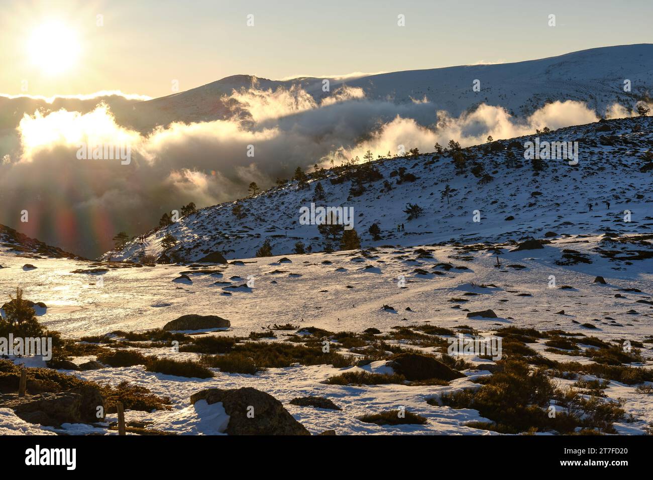 Sonnenaufgang im Guadarrama-Gebirge im Winter Stockfoto