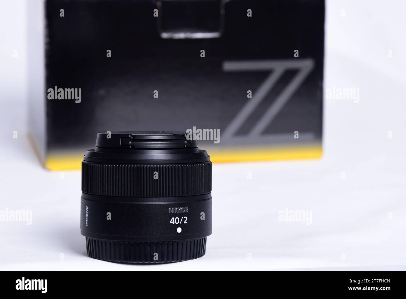 Goiania, Brasilien 12. Juli 2023: Nikon Z Objektiv (Version 2) Showdown und Wettbewerb zwischen Objektiven. Weißer Hintergrund. Die besten Objektive für mich Stockfoto