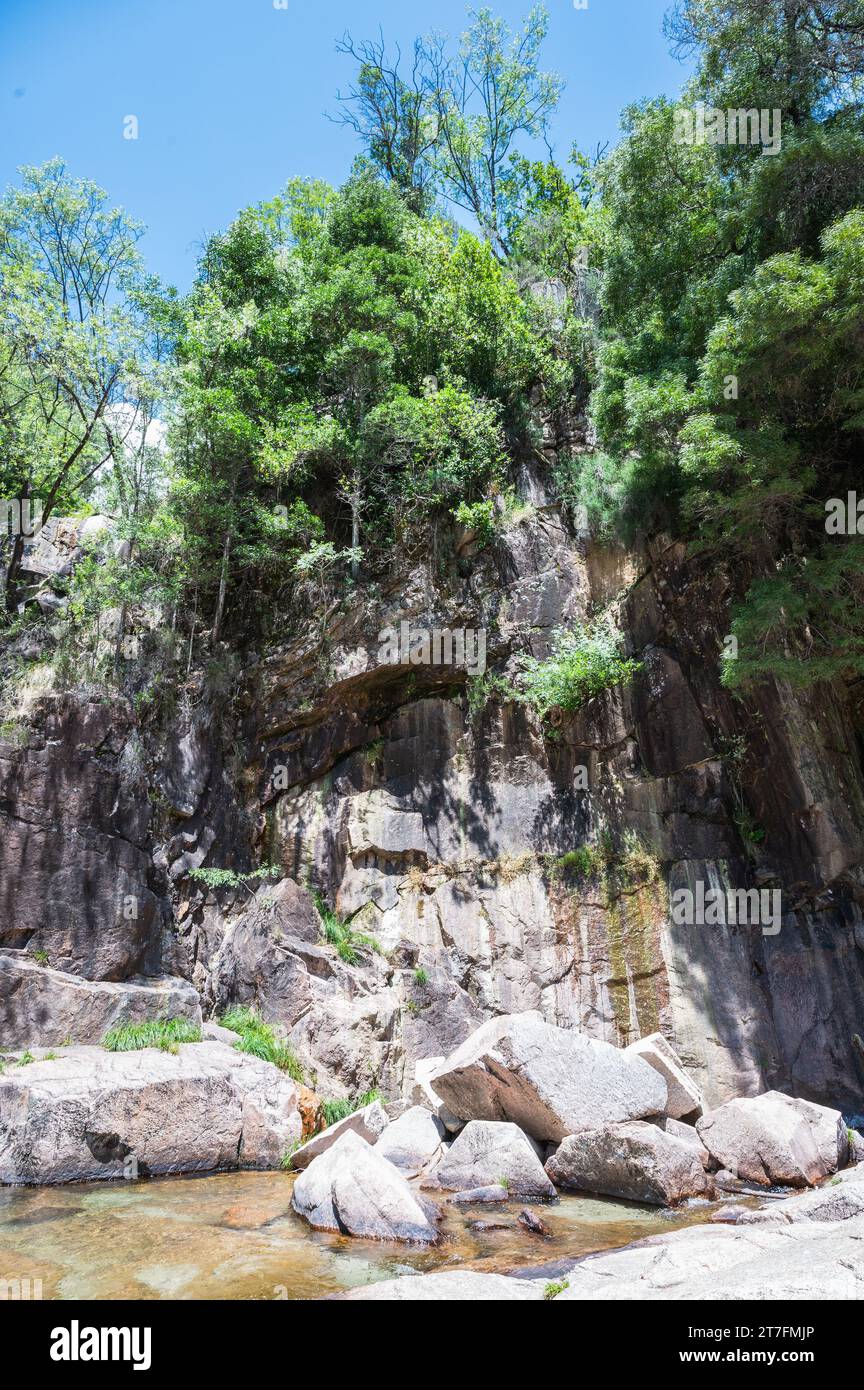 Der Wasserfall Cascata do Tahiti oder auch Fecha de Barcas im Norden Portugals liegt in der Nähe von Ermida in der Region Braga, Peneda Geres Nationalpark Stockfoto