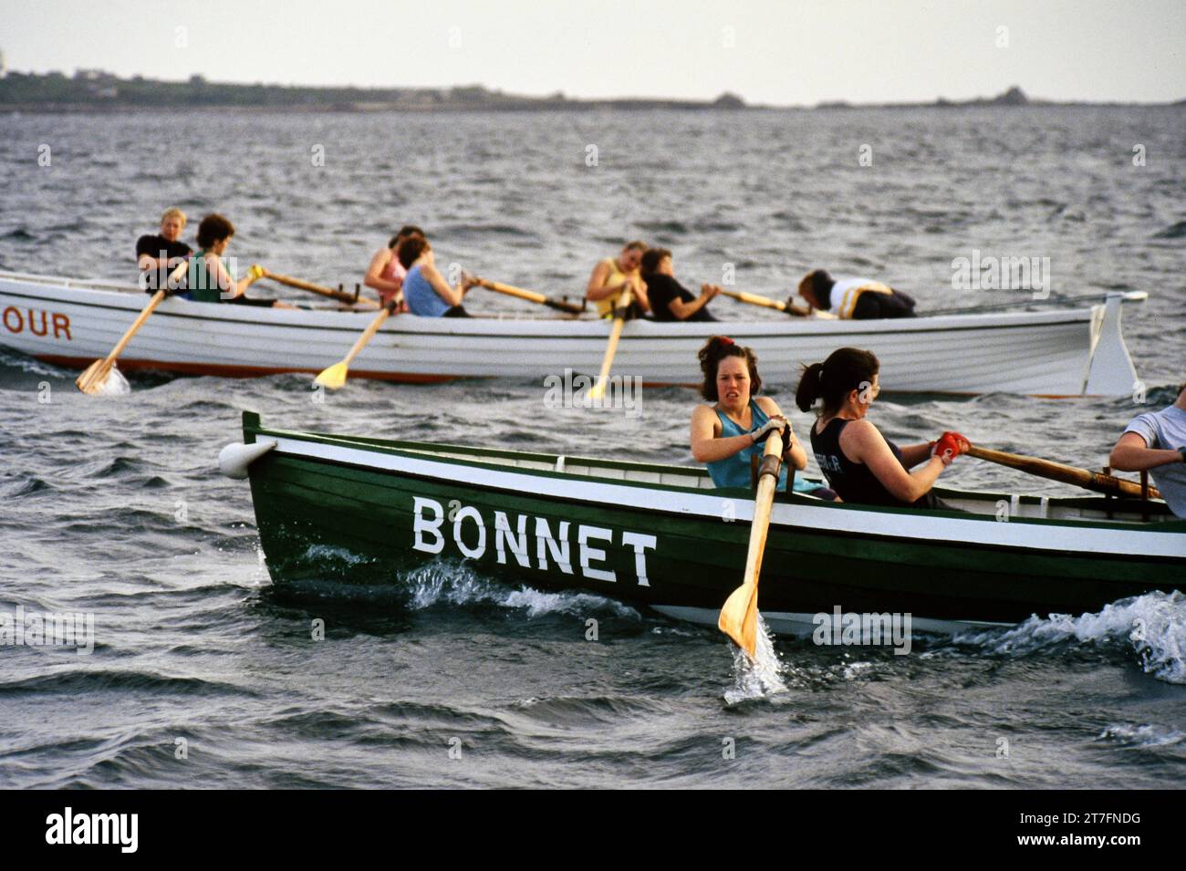 Ladies Racing Hard in Bonnet, dem ältesten Gig der Inseln, in einem der Ladies Races bei der Weltmeisterschaft 1993, die im Mai auf den Inseln stattfand Stockfoto