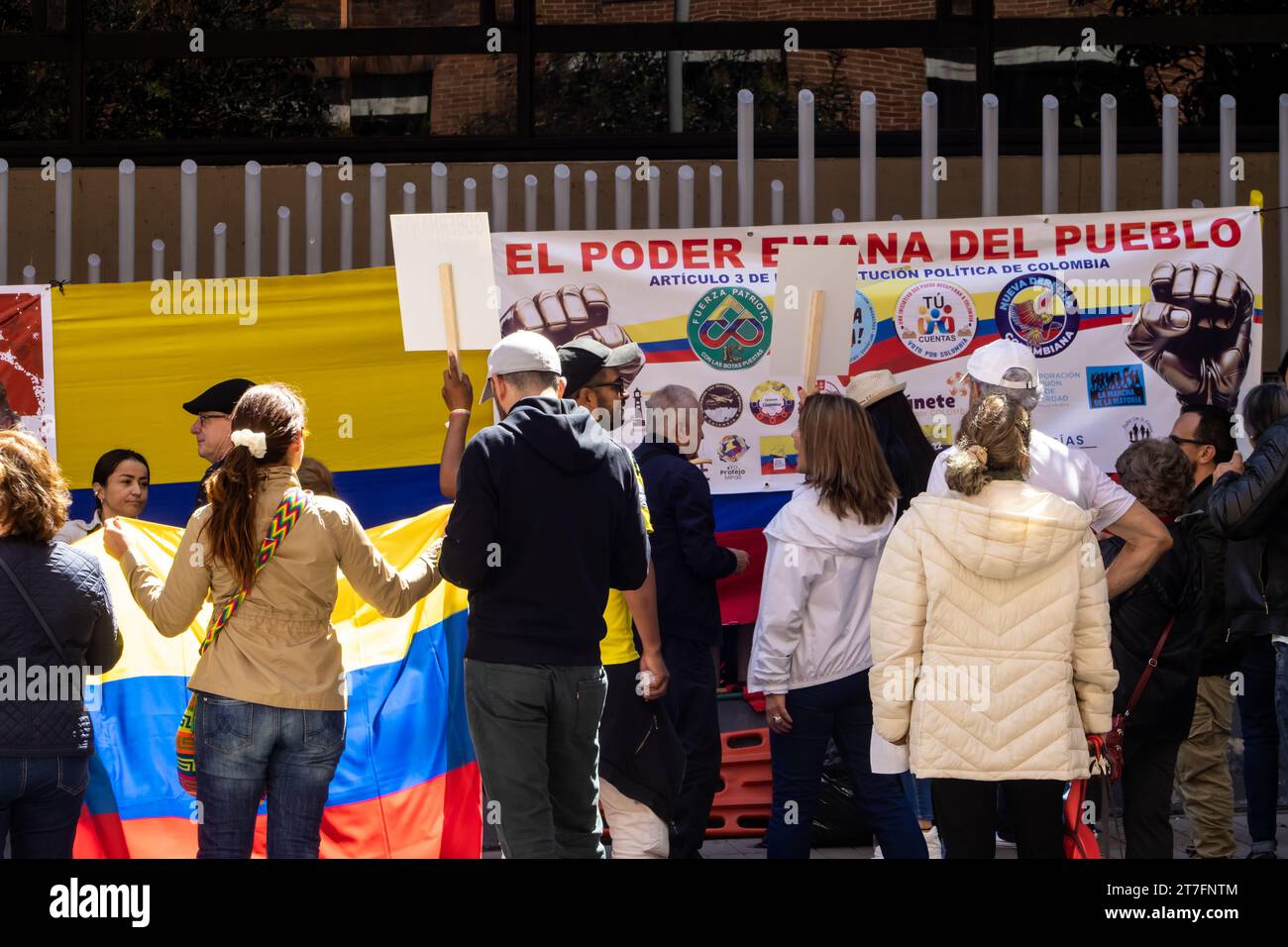 Bogota, Kolumbien - 14. November 2023. Bürgerprotest vor dem Gesundheitsministerium gegen die von der Regierung von Gust vorgeschlagene Gesundheitsreform Stockfoto