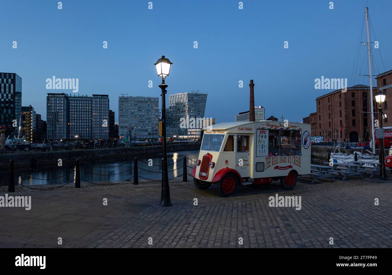 Liverpool, vereinigtes Königreich, 16. Mai 2023 die Skyline über Canning Dock November in Liverpool Stockfoto