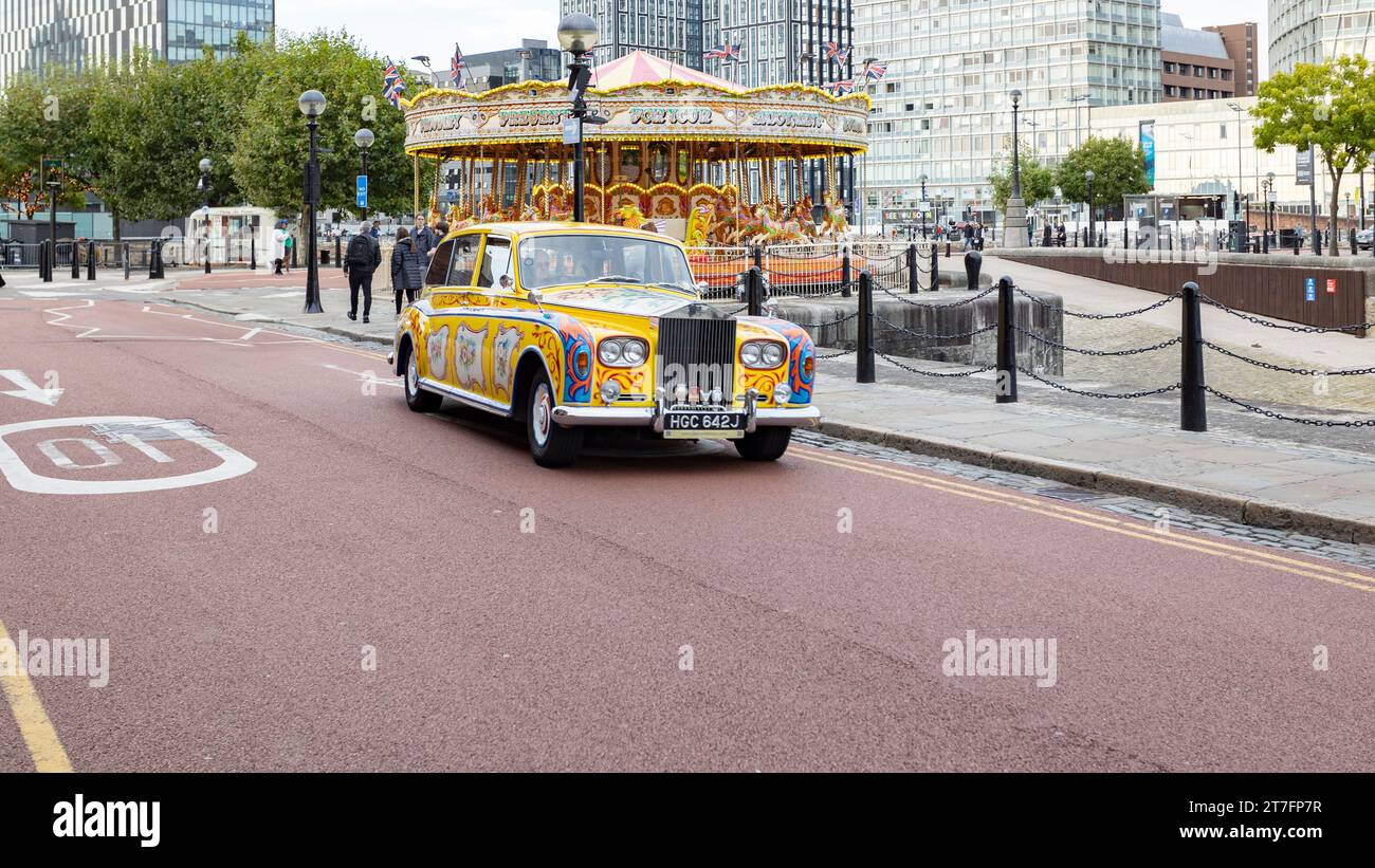 Liverpool, vereinigtes Königreich, 16. Mai 2023 Eine Nachbildung von John Lennons Rolls-Royce in Liverpool. Stockfoto