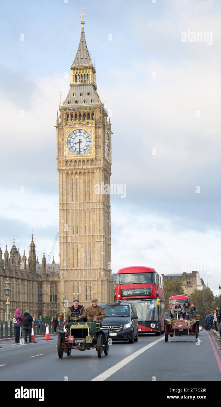 Teilnehmer 323 1904 Vulcan London Zum Brighton Veteran Car Run Westminster Bridge London Stockfoto