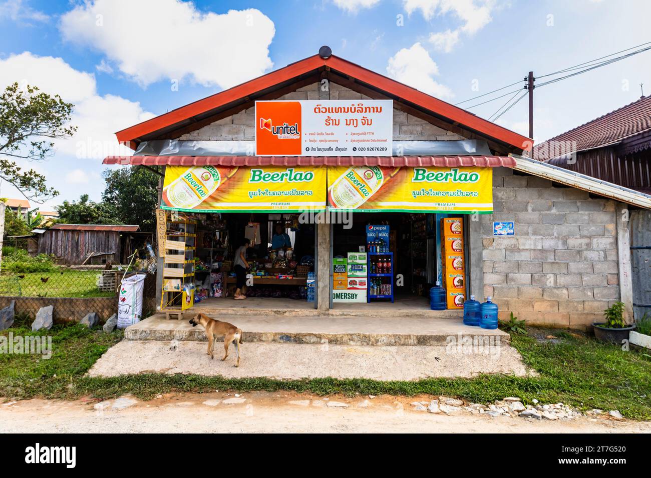 Lokales kleines Geschäft, Straße des Wohngebietes, Phonsavan, Provinz Xiangkhouang, Laos, Südostasien, Asien Stockfoto