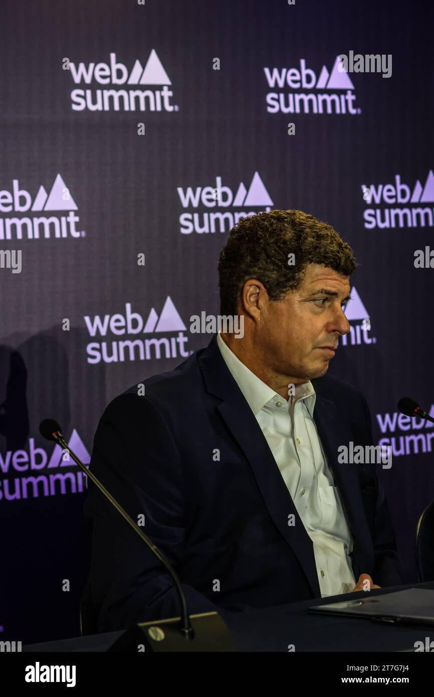 Lissabon, Portugal. November 2023. Robert Miller, Präsident von Skydweller Aero, nimmt an einer Pressekonferenz am dritten Tag des Web Summit 2023 in der Altice Arena in Lissabon Teil. Quelle: SOPA Images Limited/Alamy Live News Stockfoto