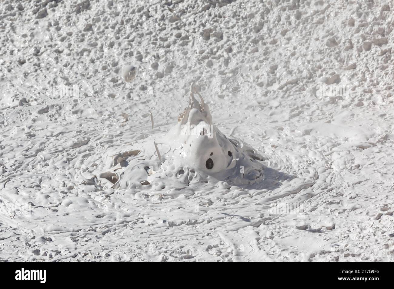 Schlammblasen in Maltöpfen im Yellowstone-Nationalpark Stockfoto