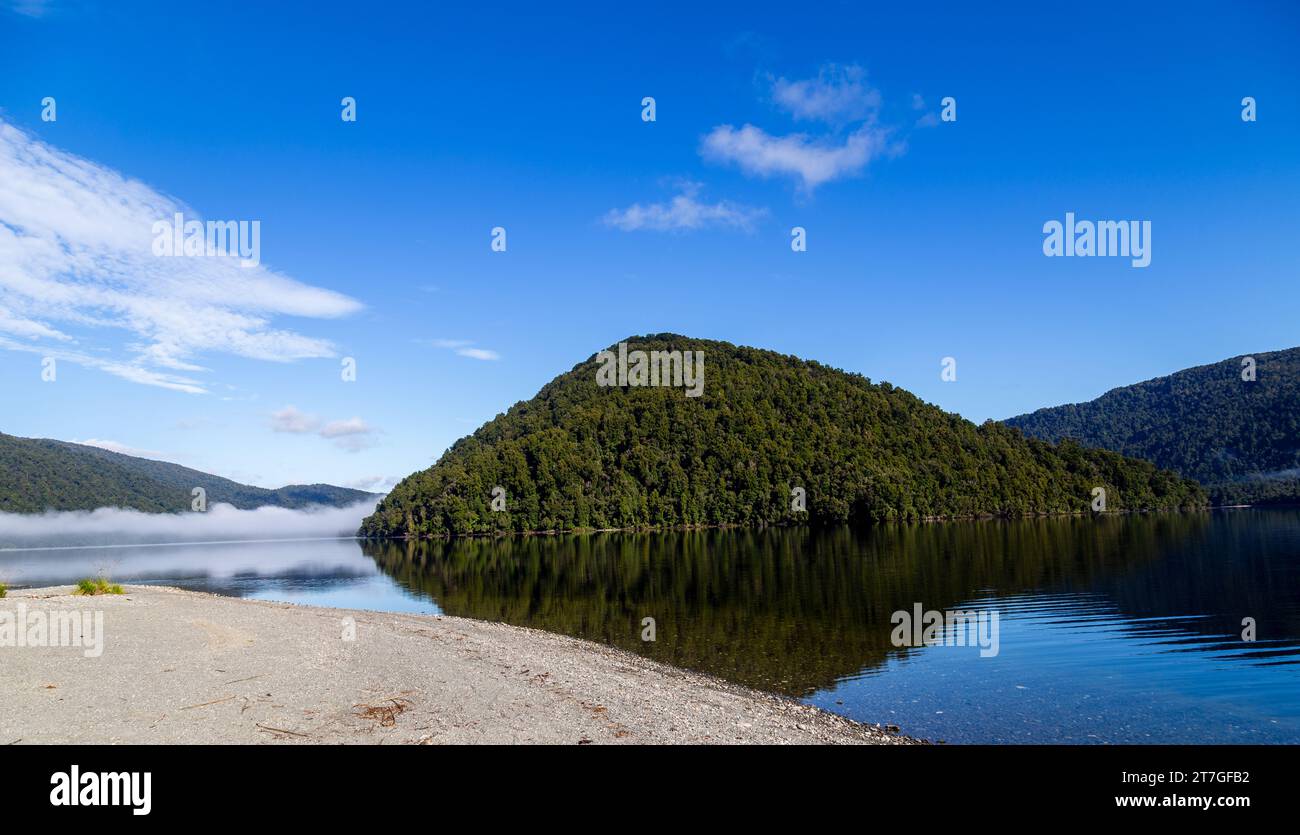 Lake Rotoiti liegt am Rande des Nelson Lakes National Park und es ist nur einen kurzen Fußweg von St. Arnaud Stockfoto