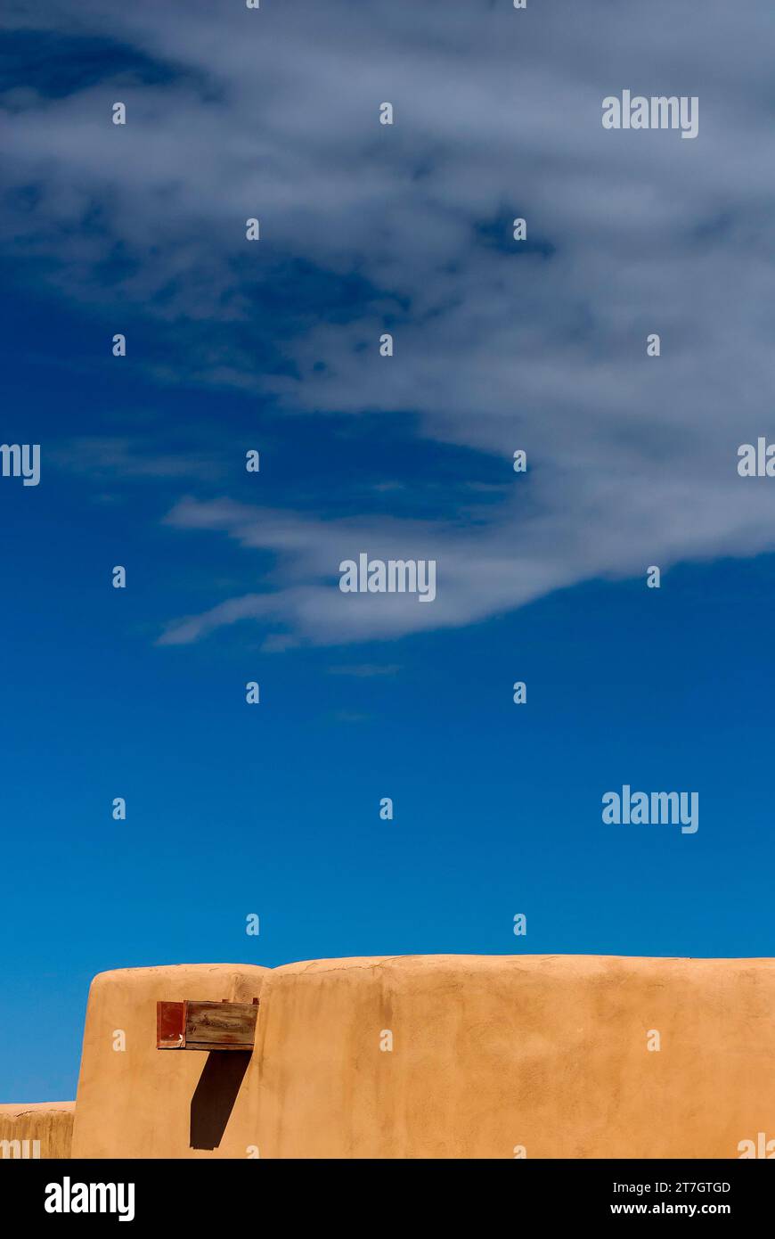 Architektur, adobe, adobe-Stil, Detail, Blue Sky, Kontrastmittel, Taos, New Mexico, USA Stockfoto