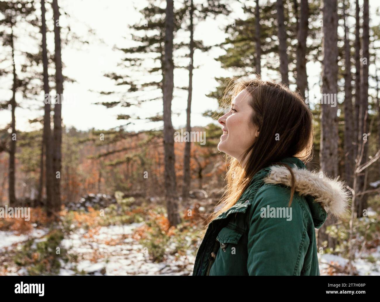 Seitenansicht der jungen Frau Natur 3 Stockfoto