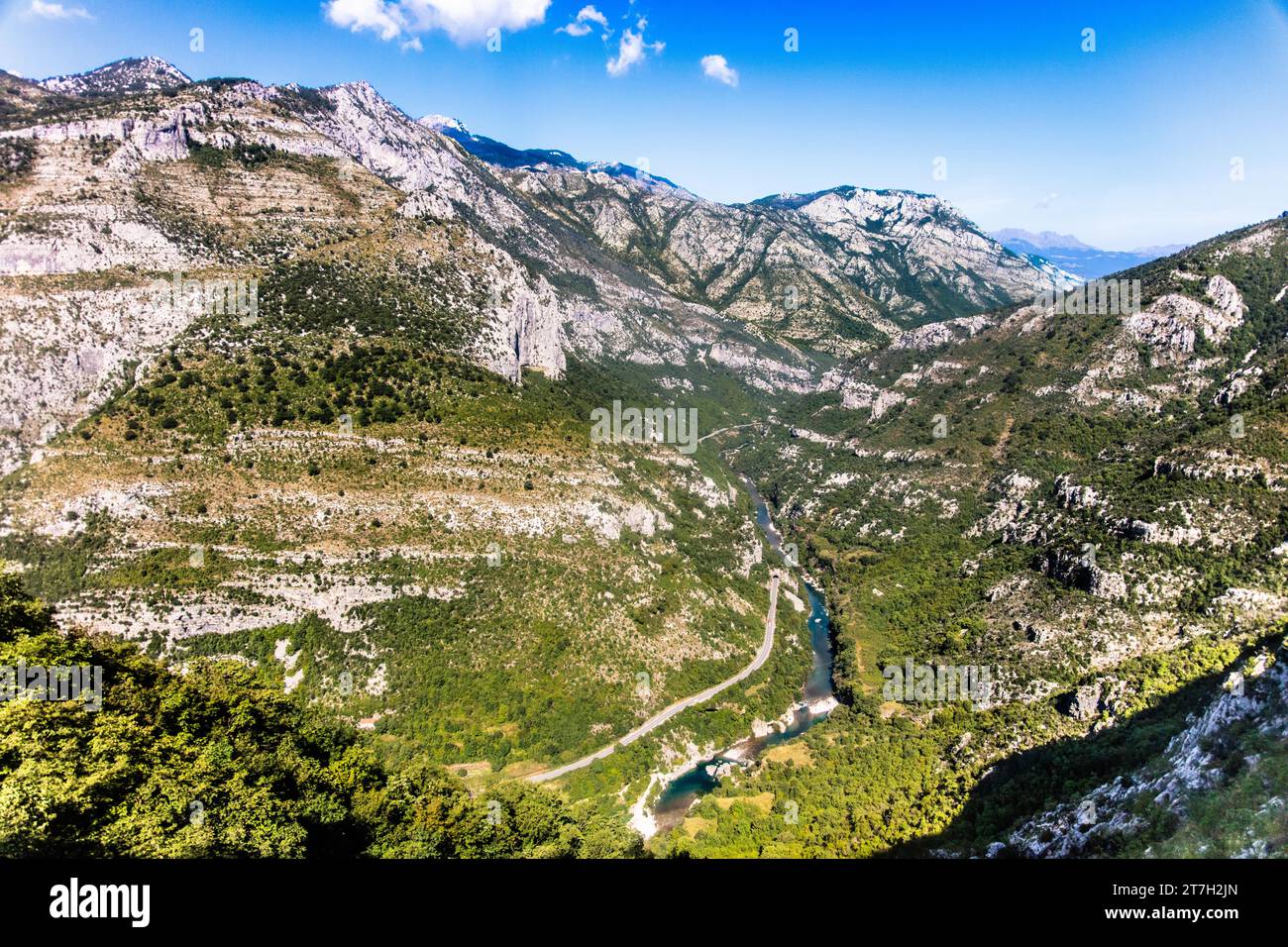 Moraca River Valley, fahren Sie mit Titos spektakulärer Bergbahn von Bar nach Belgrad, Montenegro, Montenegro Stockfoto