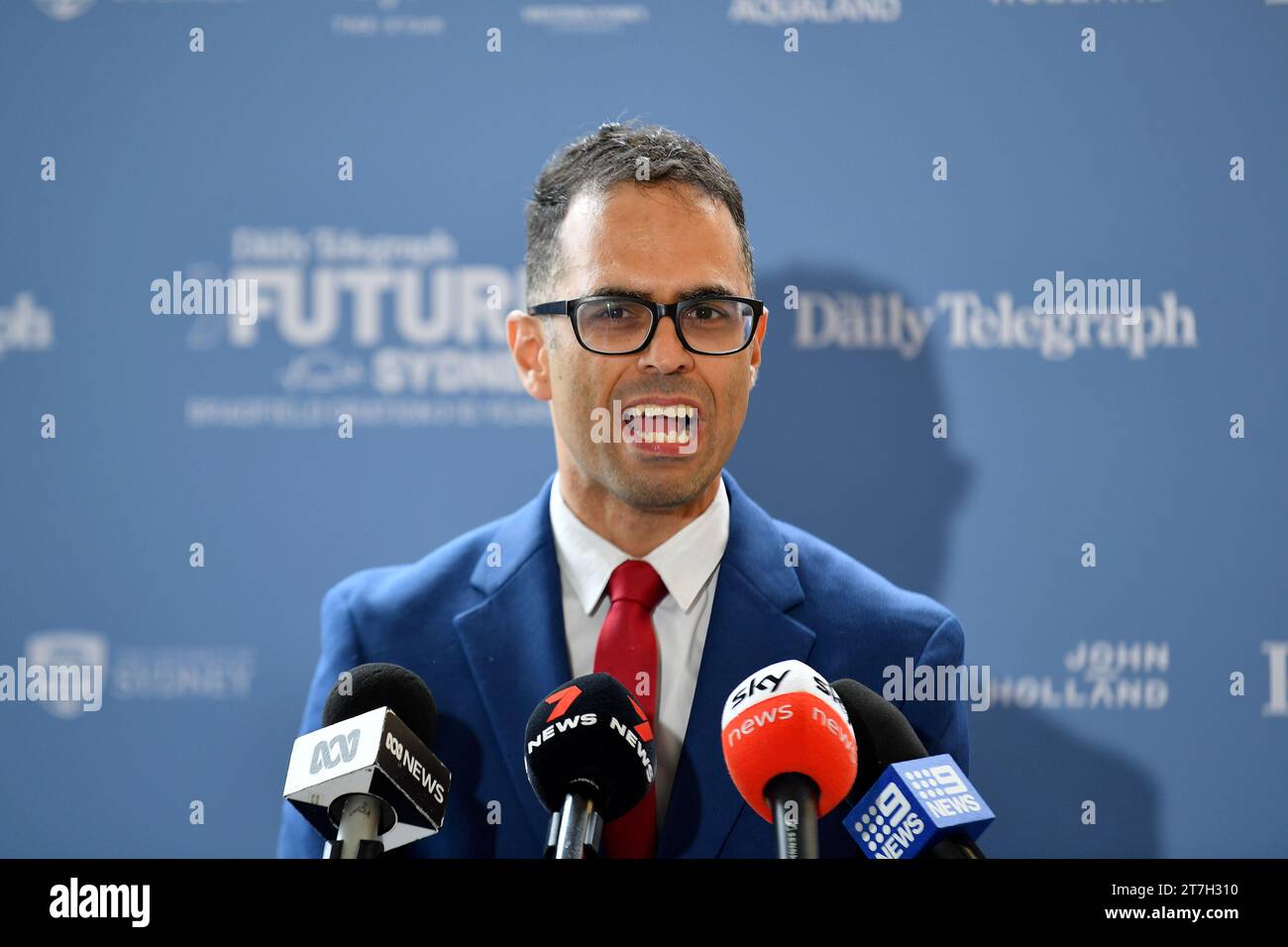 Sydney, Australien. November 2023. Daniel Mookey, Schatzmeister von NSW, spricht während einer Pressekonferenz in Sydney am Donnerstag, den 16. November 2023. (AAP Image/Bianca de Marchi) KEIN ARCHIVIERUNGSGUTHABEN: Australian Associated Press/Alamy Live News Stockfoto