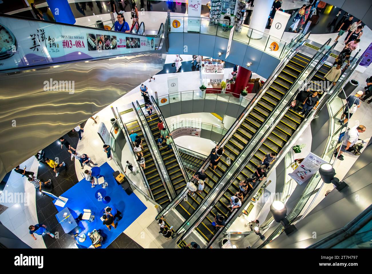 Innenansicht des VivoCity Einkaufszentrums in der Nähe der Insel Sentosa, Singapur. Stockfoto