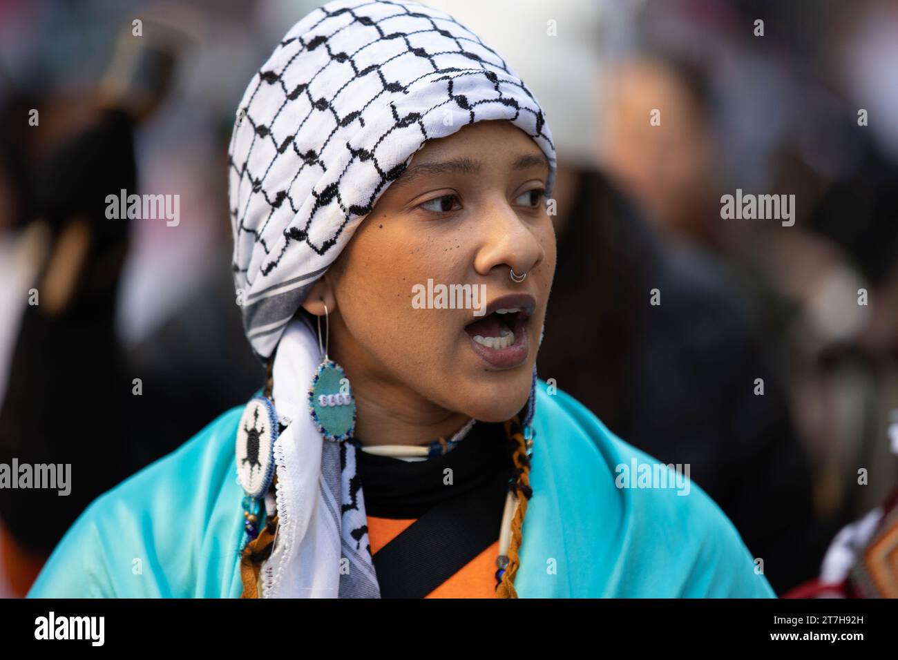 Tausende pro-Palästinenser marschieren durch die Straßen von Toronto und fordern einen Waffenstillstand in Gaza. Stockfoto