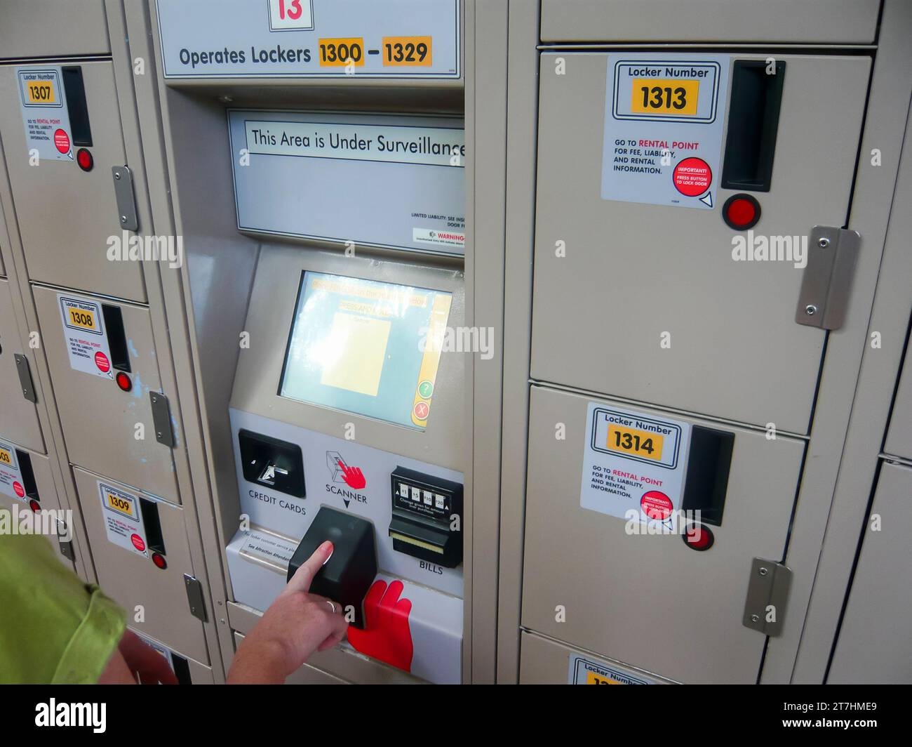 Fingerabdruck aktiviert persönliche Schließfächer Stockfoto