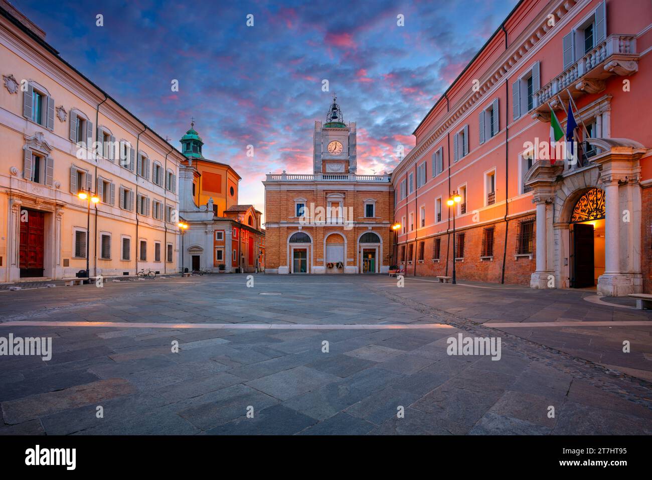 Ravenna, Italien. Stadtbild der Altstadt von Ravenna, Italien bei schönem Sonnenaufgang im Herbst. Stockfoto