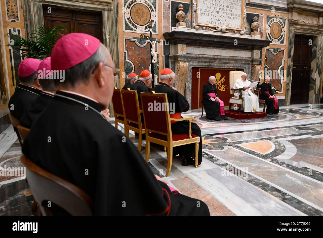 Vatikan, Vatikan. November 2023. Italien, Rom, Vatikan, 16.11.2023.Papst Franziskus empfängt in Privataudienz Teilnehmer der Konferenz, die vom Dikasterium für die Heilige im Vatikan gesponsert wird Foto von Vatikanischen Medien /Katholisches Pressefoto s. BESCHRÄNKT AUF REDAKTIONELLE VERWENDUNG - KEIN MARKETING - KEINE WERBEKAMPAGNEN. Quelle: Unabhängige Fotoagentur/Alamy Live News Stockfoto