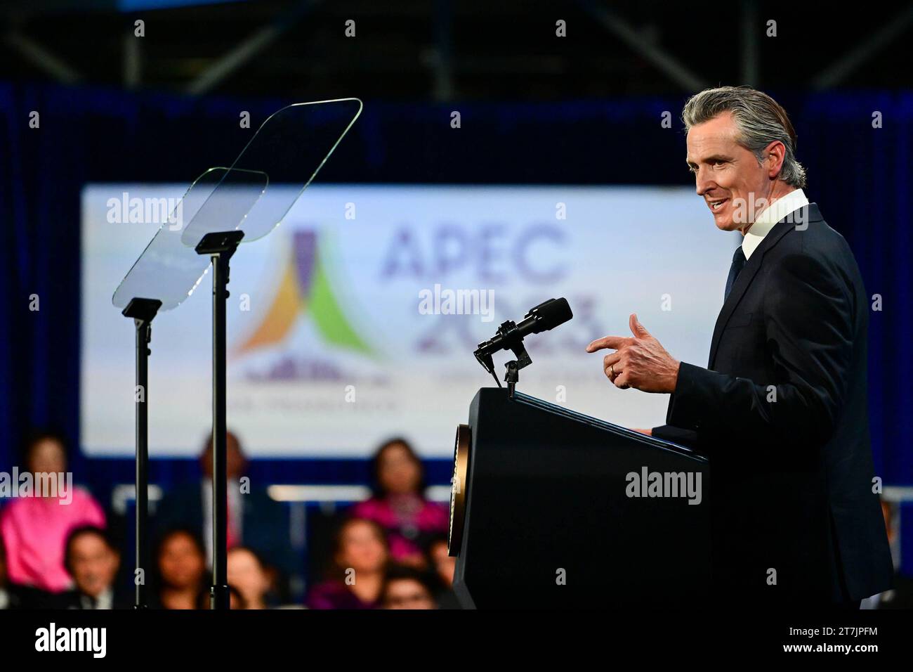 San Francisco, Usa. November 2023. Gouverneur von Kalifornien, Gavin Newsom, spricht während des Begrüßungsempfangs der Pec Leaders bei der Asia-Pacific Economic Cooperation Economic Leaders Week (AELW) im Exploratorium in San Francisco, Kalifornien, am Mittwoch, den 15. November 2023. Foto: Ben Solomon/USA US-Außenministerium/UPI Credit: UPI/Alamy Live News Stockfoto