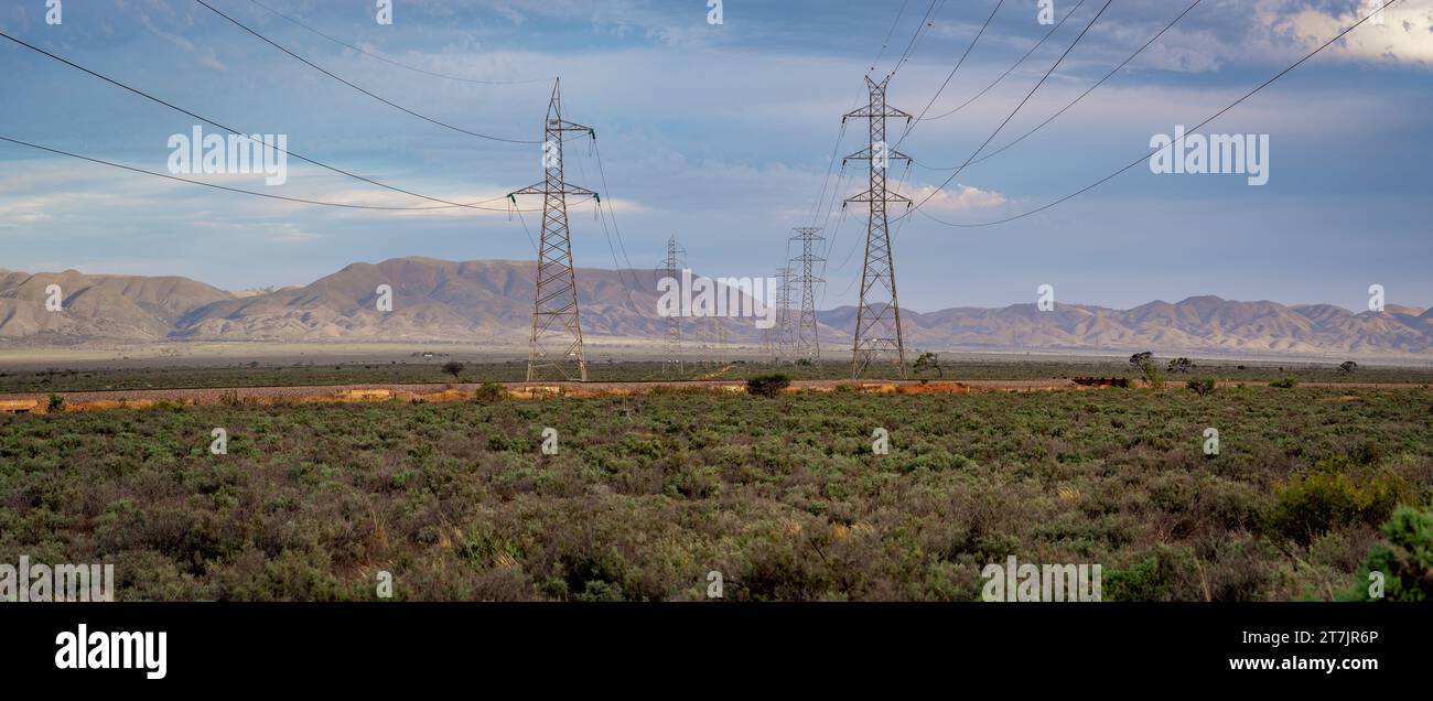 Australischer Strommast mit Glass House im ländlichen South Australia Stockfoto