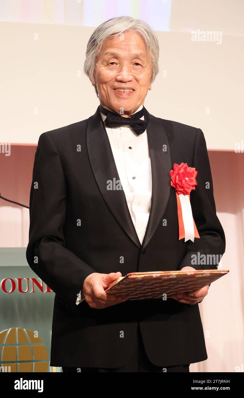 Tokio, Japan. November 2023. Der japanische Wissenschaftler Masato Sagawa erhält am Donnerstag, den 16. November 2023, in Tokio den „Honda Prize 2023“ für seine Errungenschaft des weltweit leistungsstärksten Permanentmagneten „Neodym-Magneten“. Sagawa und der amerikanische Wissenschaftler John J. Croat erfanden den Neadymium-Magneten fast zur gleichen Zeit mit verschiedenen Methoden und beide Wissenschaftler erhielten in diesem Jahr den Honda-Preis. (Foto: Yoshio Tsunoda/AFLO) Stockfoto