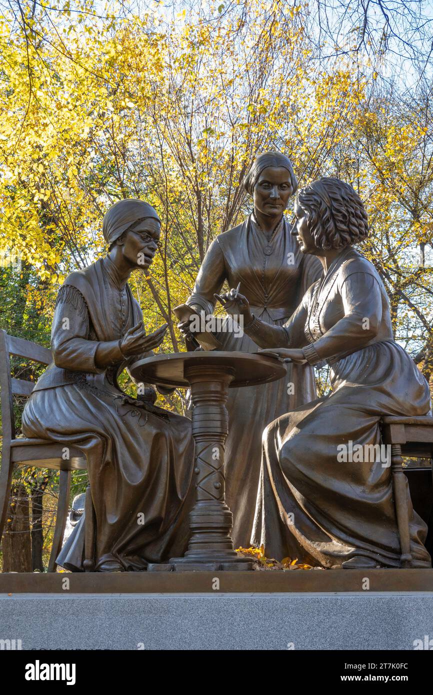 Women's Rights Pioneers Monument am Literary Walk im Central Park, New York City, USA, 2023 Stockfoto