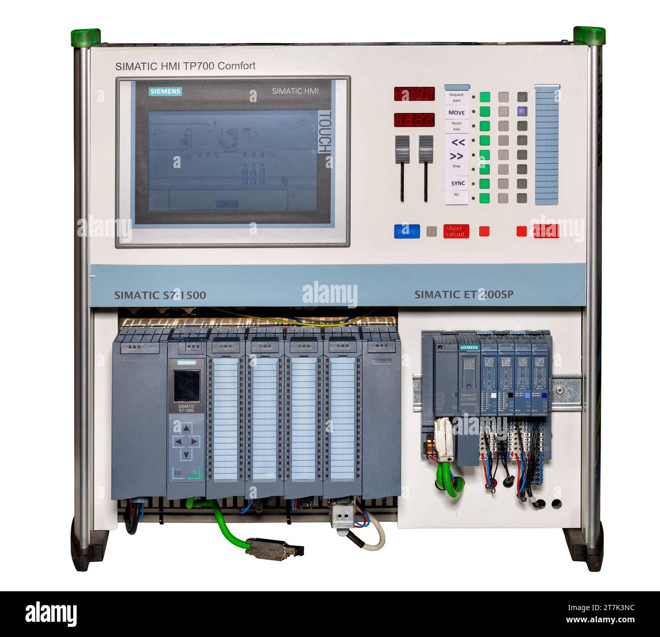 Bedienfeld mit farbigem Breitformat-TFT-Display zur Steuerung und Überwachung von Betrieb. 10.17.23. Kiew. Ukraine. Stockfoto