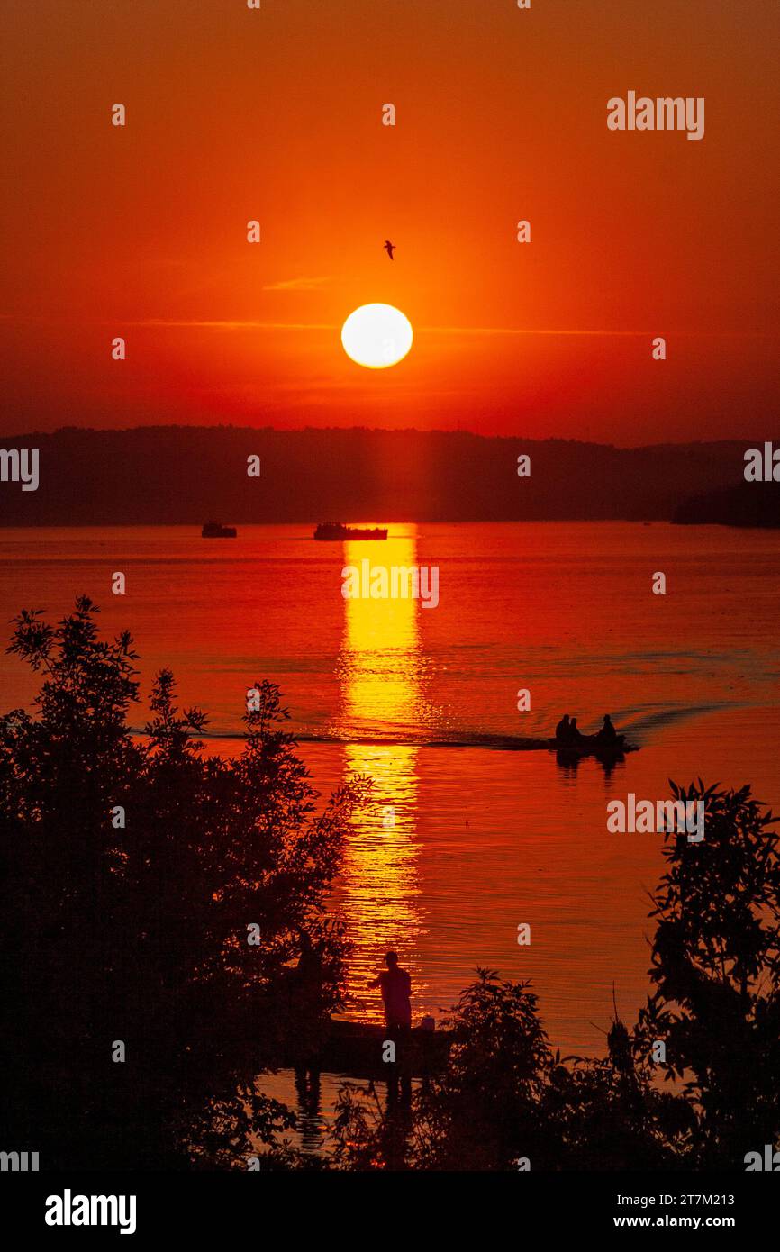 Sonnenuntergang auf der Donau bei Smederevo, Serbien Stockfoto