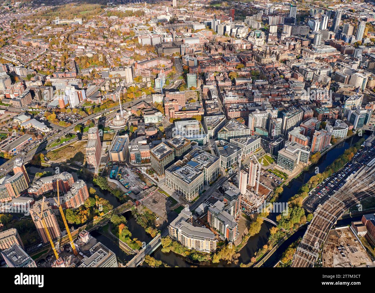 West End, Whitehall Road im Stadtzentrum von Leeds, West Yorkshire, Nordengland, Großbritannien, aus der Luft geschossen Stockfoto