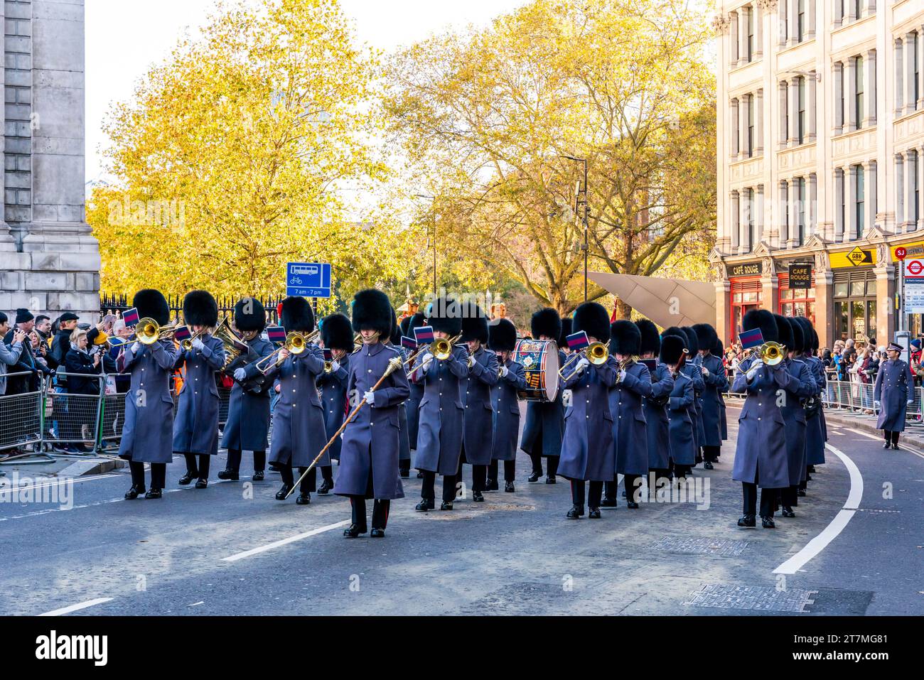 Die Band der irischen Garde marschiert bei der Lord Mayor's Show in London, Großbritannien Stockfoto