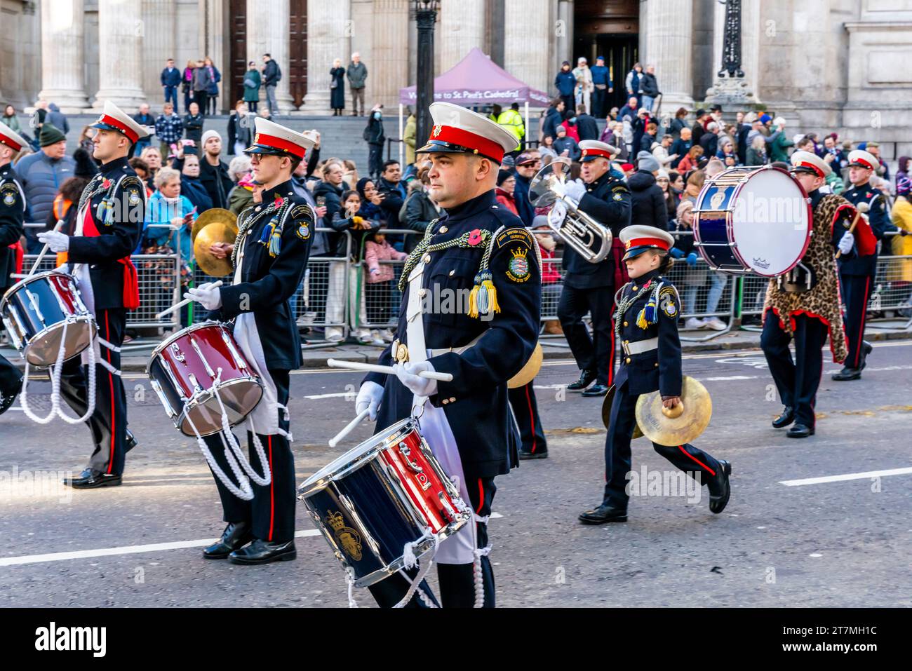 Die Surbiton RBL Youth Marching Band nimmt an der Lord Mayor's Show in London Teil Stockfoto