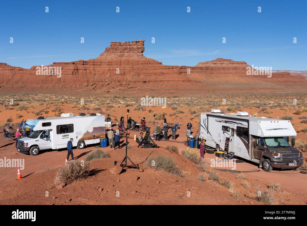 Kommunikationsgerät für eine NASA-Fernübertragung der Sonnenfinsternis vom 14. Oktober 2023 im Valley of the Gods in Utah. Bears Ears National Monumen Stockfoto