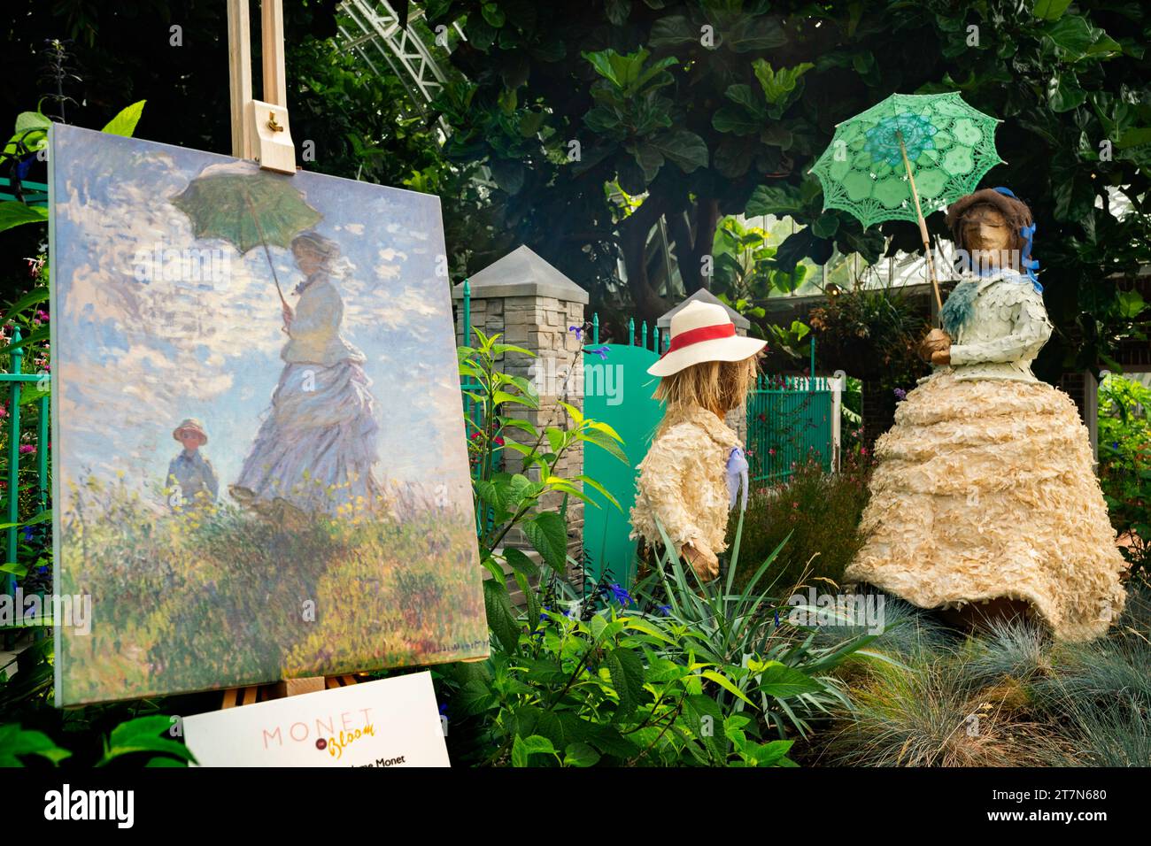 Pittsburgh, Pennsylvania, USA - Monet-Ausstellung im Phipps Botanical Garden mit Blumenfiguren, die die Szene in einem Monet-Gemälde darstellen. Stockfoto