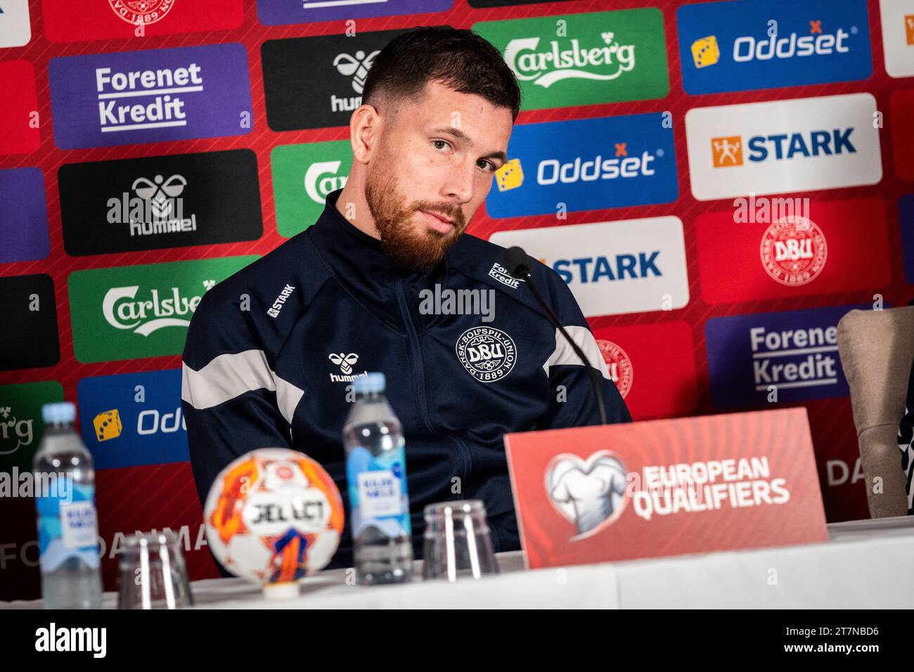 Der dänische Fußballspieler Pierre Emile Hoejbjerg auf der Pressekonferenz der Fußballnationalmannschaft in Elsinore, Dänemark, Donnerstag, den 16. November 2023. Das Team trifft am 17. November zu Hause auf Slowenien und am 20. November auf Nordirland. (Foto: Ida Marie Odgaard/Ritzau Scanpix) Stockfoto