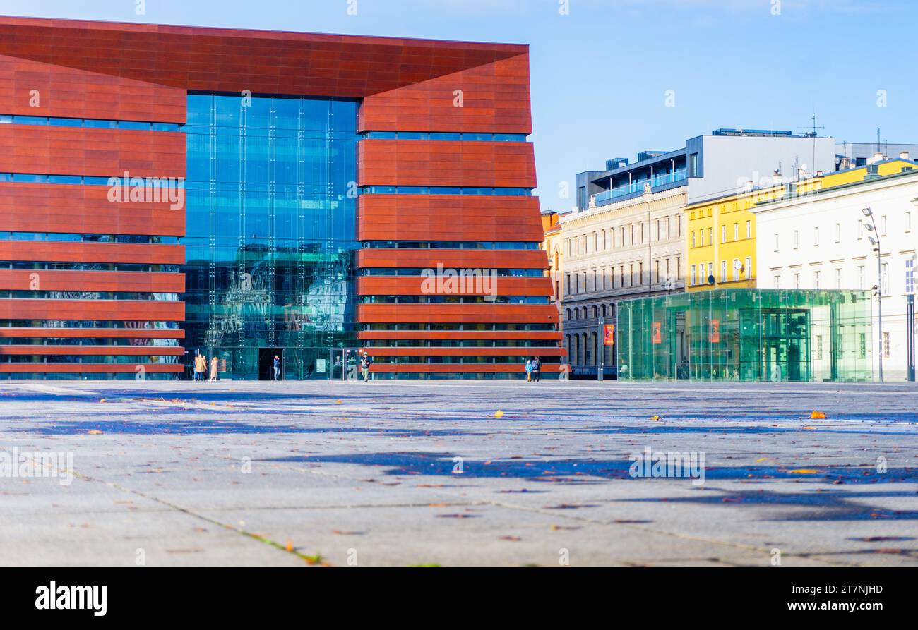 Wrocław, Polen - 16.11.2023: Das nationale Musikforum ist ein großer Konzertsaal, in dem bedeutende Ensembles und Festivals in der Stadt stattfinden Stockfoto