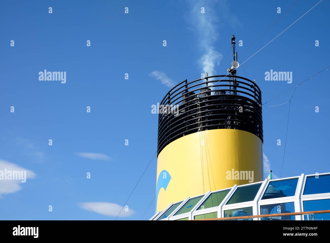 Schornstein auf der Kreuzfahrt Stockfoto