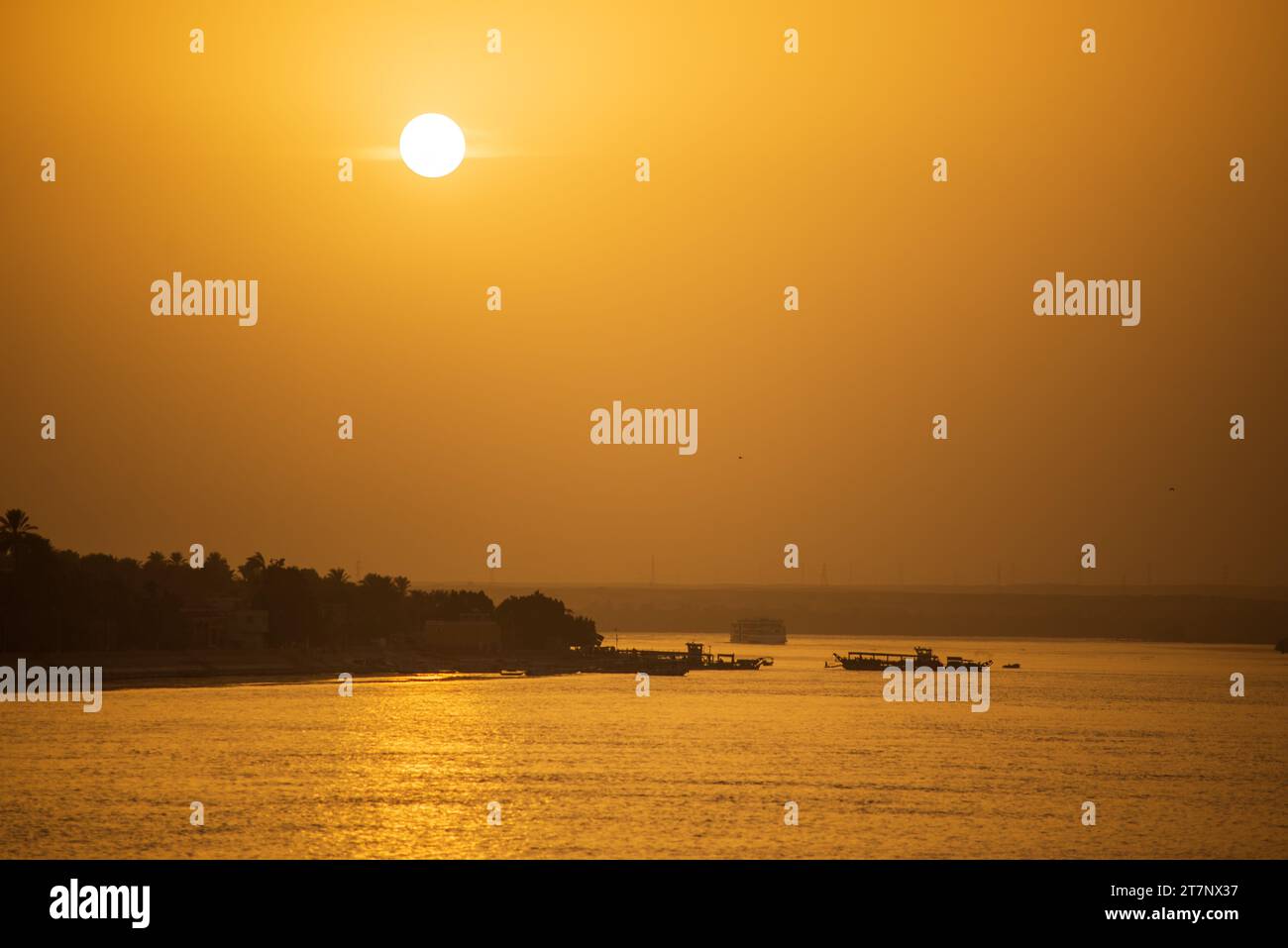 Sonnenuntergang über dem Nil Stockfoto