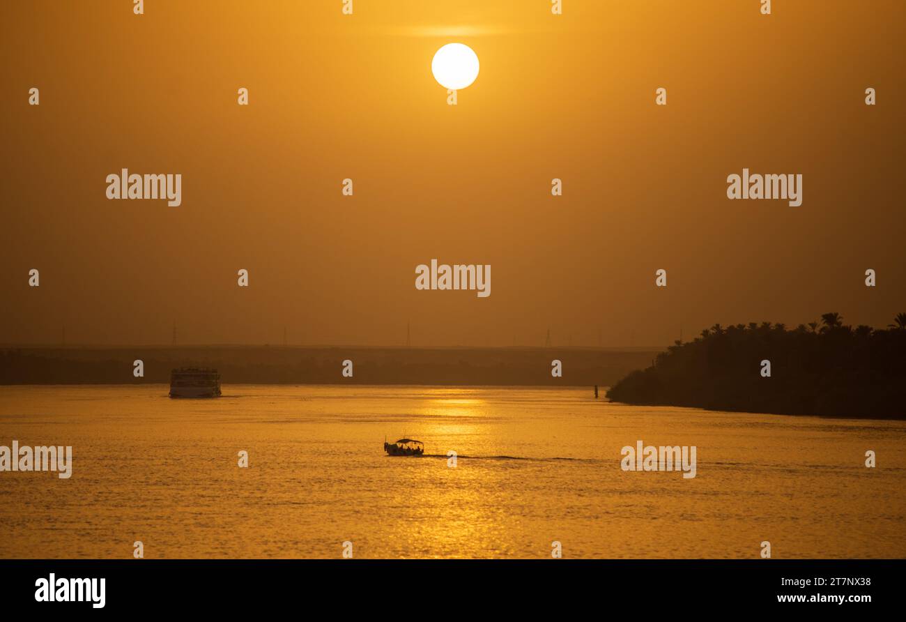 Sonnenuntergang über dem Nil Stockfoto