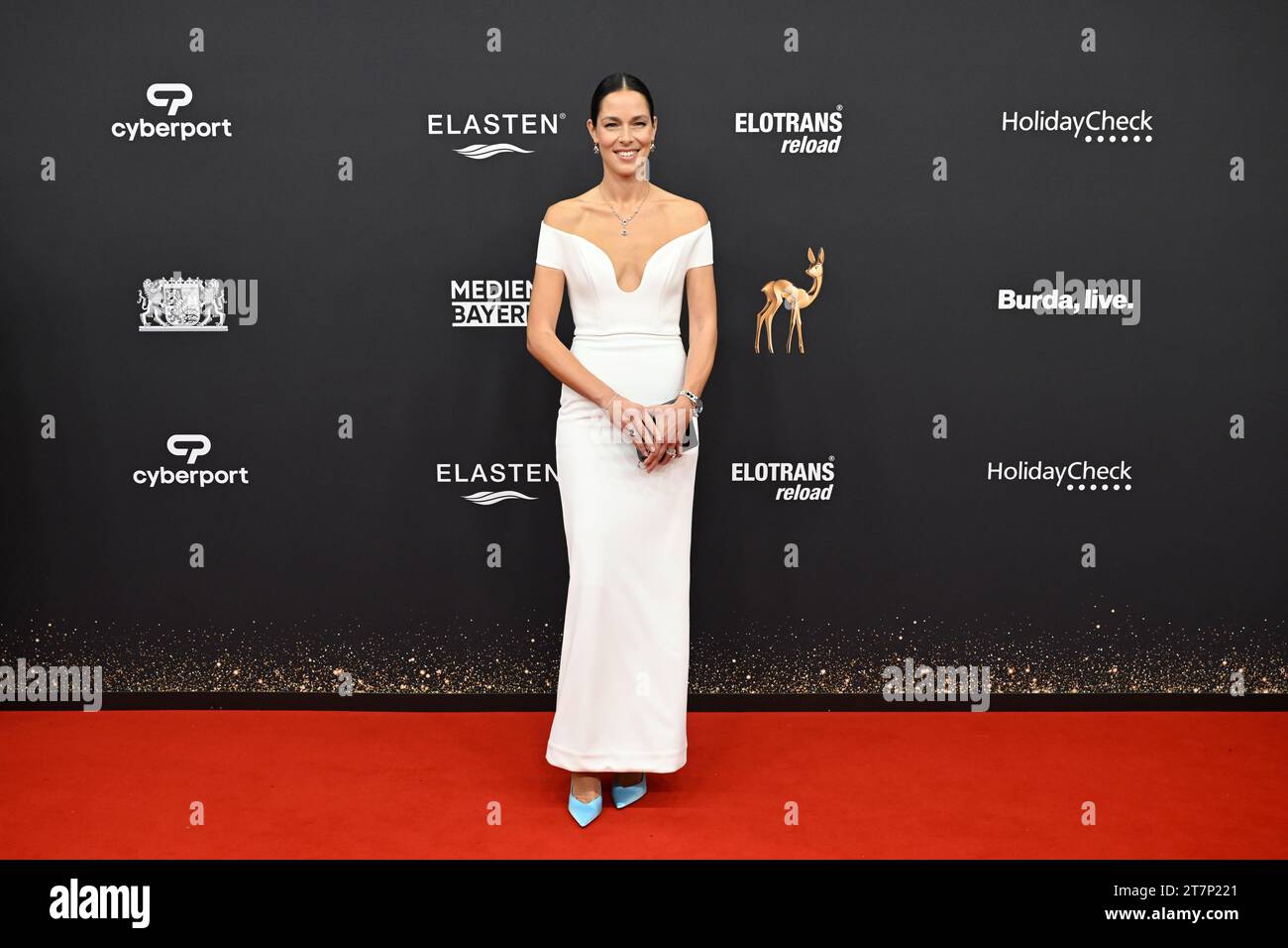 München, Deutschland. November 2023. Die ehemalige Tennisspielerin Ana Ivanovic nimmt an den 75. Bambi Awards in den Bavaria Film Studios Teil. Der Bambi-Medienpreis wird seit 1948 vom Verlag Burda verliehen. Er ehrt erfolgreiche und beliebte Prominente. Quelle: Felix Hörhager/dpa/Alamy Live News Stockfoto