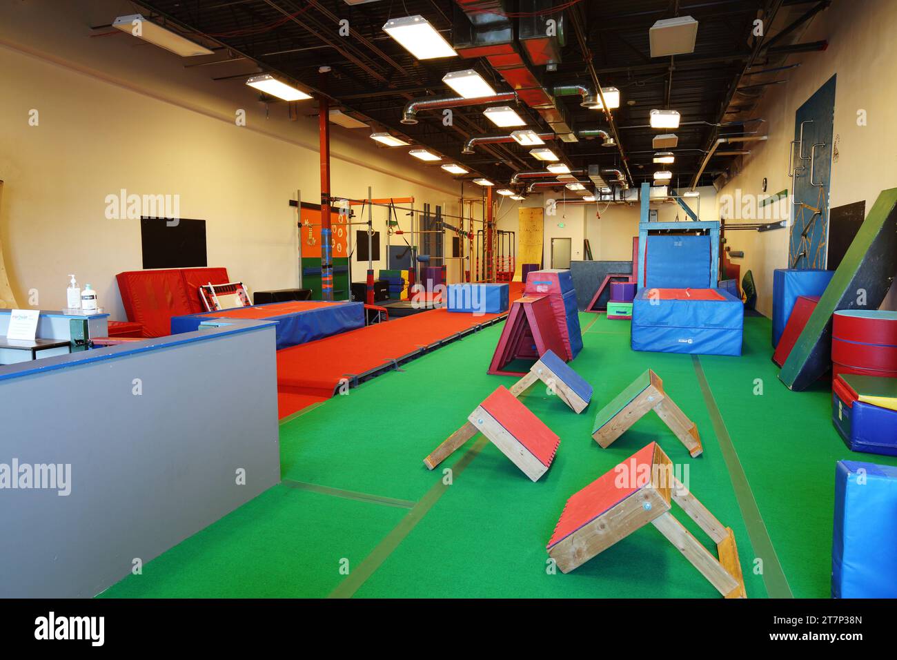 Der Übungs- und Trainingsbereich einer Kindertummelschule Stockfoto