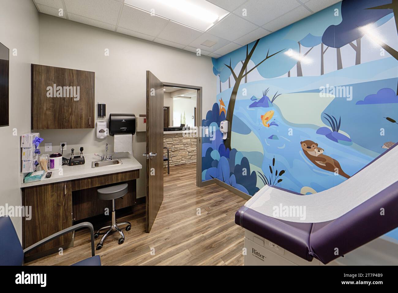 Untersuchungsräume in einer pädiatrischen Klinik. Stockfoto