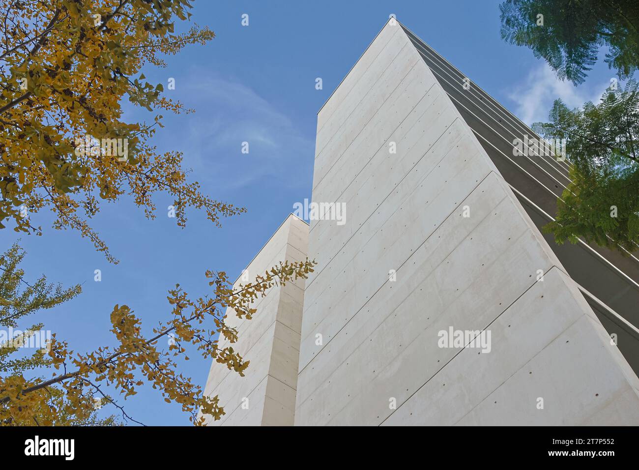 Parque da Nações, Lissabon, Portugal am 15. November 2023, moderne Architektur von Gebäuden Stockfoto