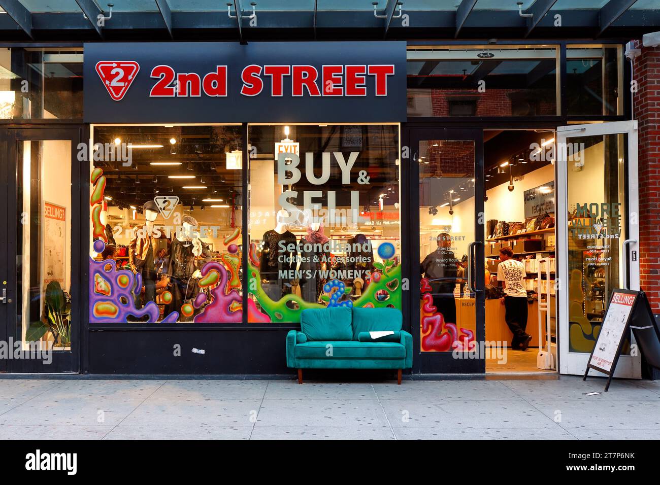 2nd STREET, 180 Orchard St, New York, NYC, Foto einer Gebrauchtbekleidung-Ladenkette in Manhattans Lower East Side. Stockfoto