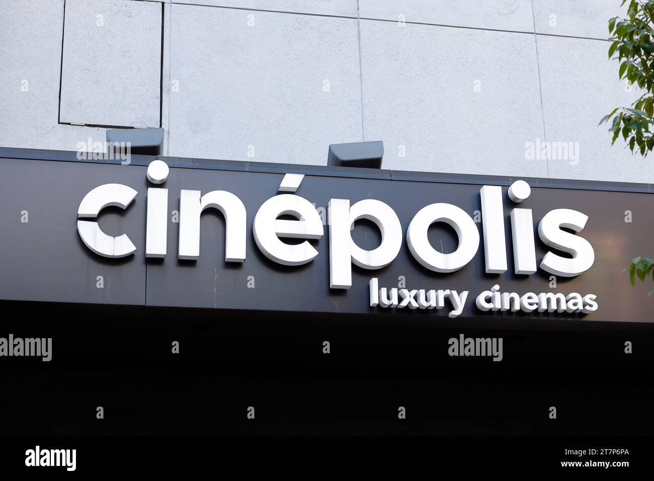 Beschilderung für Cinépolis, eine luxuriöse Kinokette. Stockfoto