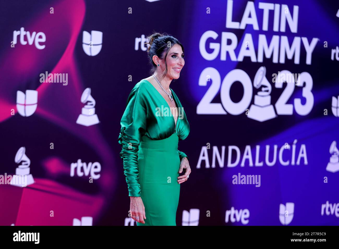 16. November 2023 (Sevilla) Paz Padilla und ihre Tochter Ana posieren beim Latin Grammy 2023 Fotoruf Credit: CORDON PRESS/Alamy Live News Stockfoto